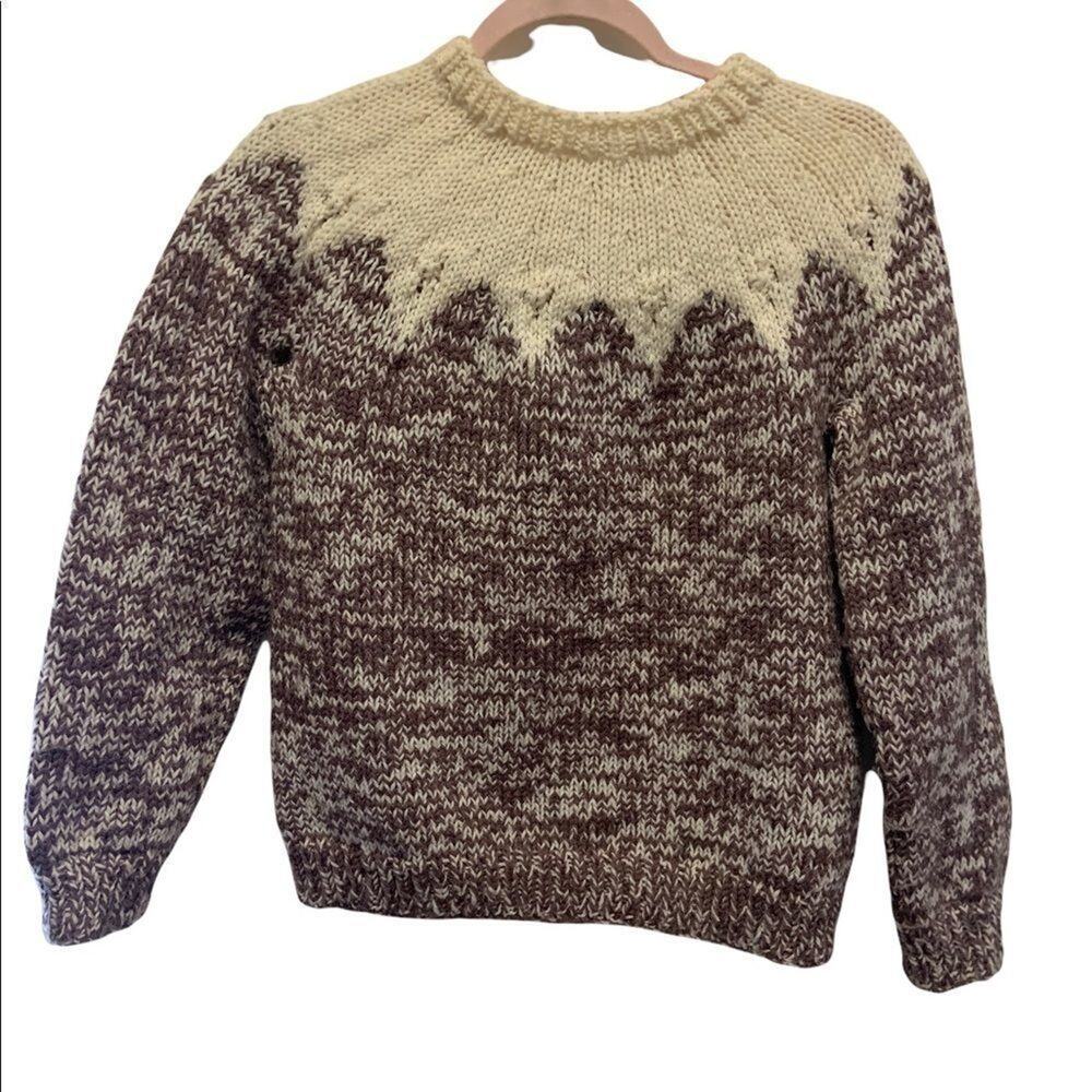 Beautiful handmade knitted ski sweater! Gorgeous detail and nice and cozy! Sz S